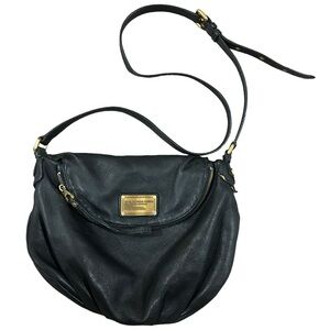 Marc by Marc Jacob’s classic Q pebbled leather crossbody bag purse